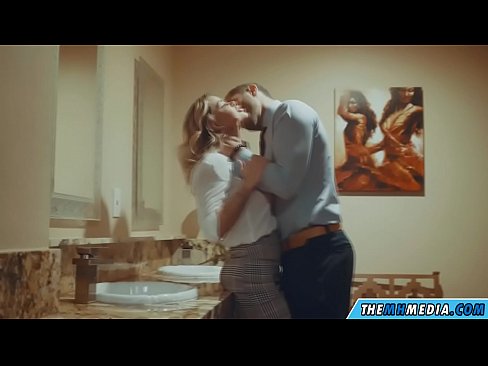 ❤️ Kur një bjonde me bukë ju josh në një banjë publike ❤️ Qyrje në pornografi sq.sexarxiv.ru ❌️